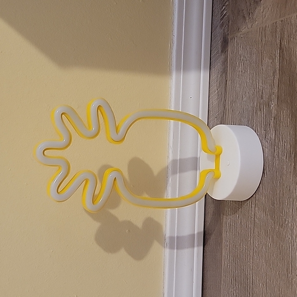 Decorative Light-up Pineapple - Picture 1 of 2